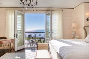 6 bedrooms, iron/ironing board, free WiFi, bed sheets - Luxurious 6 bedroom estate with lake view & beach (Fennville)