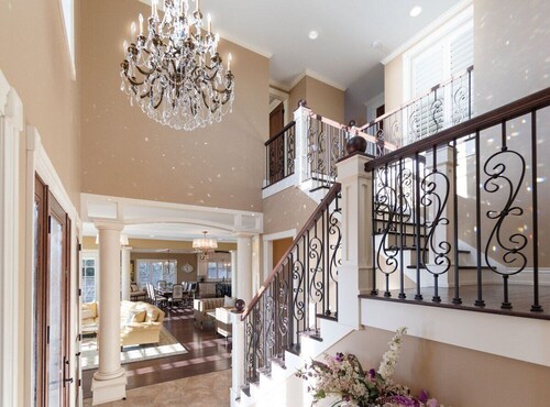 Luxurious 6 bedroom estate with lake view & beach