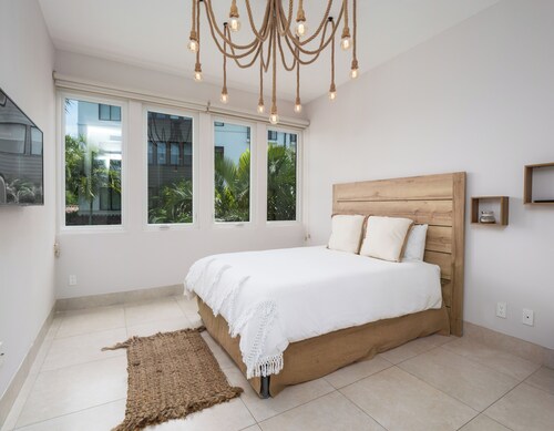 Serene Lake Retreat 3BR Laguna