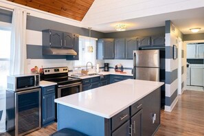 Fridge, microwave, oven, stovetop - Cozy Retreat just blocks from Lake Michigan views (Douglas)