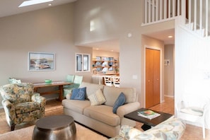 TV - Macatawa Hills Lake Michigan Beachfront (Holland)