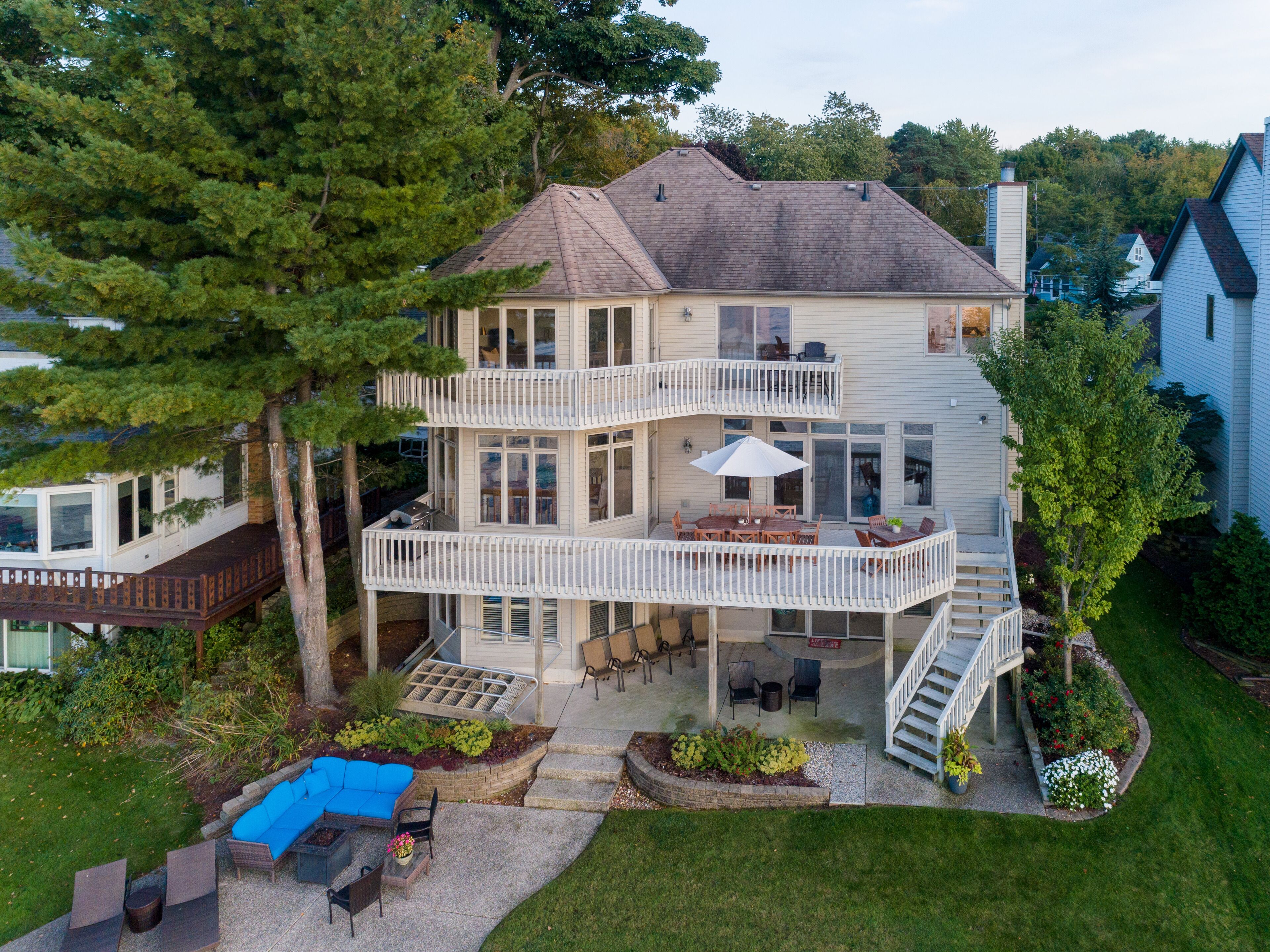Waterfront Luxury home on Lake Macatawa with Dock