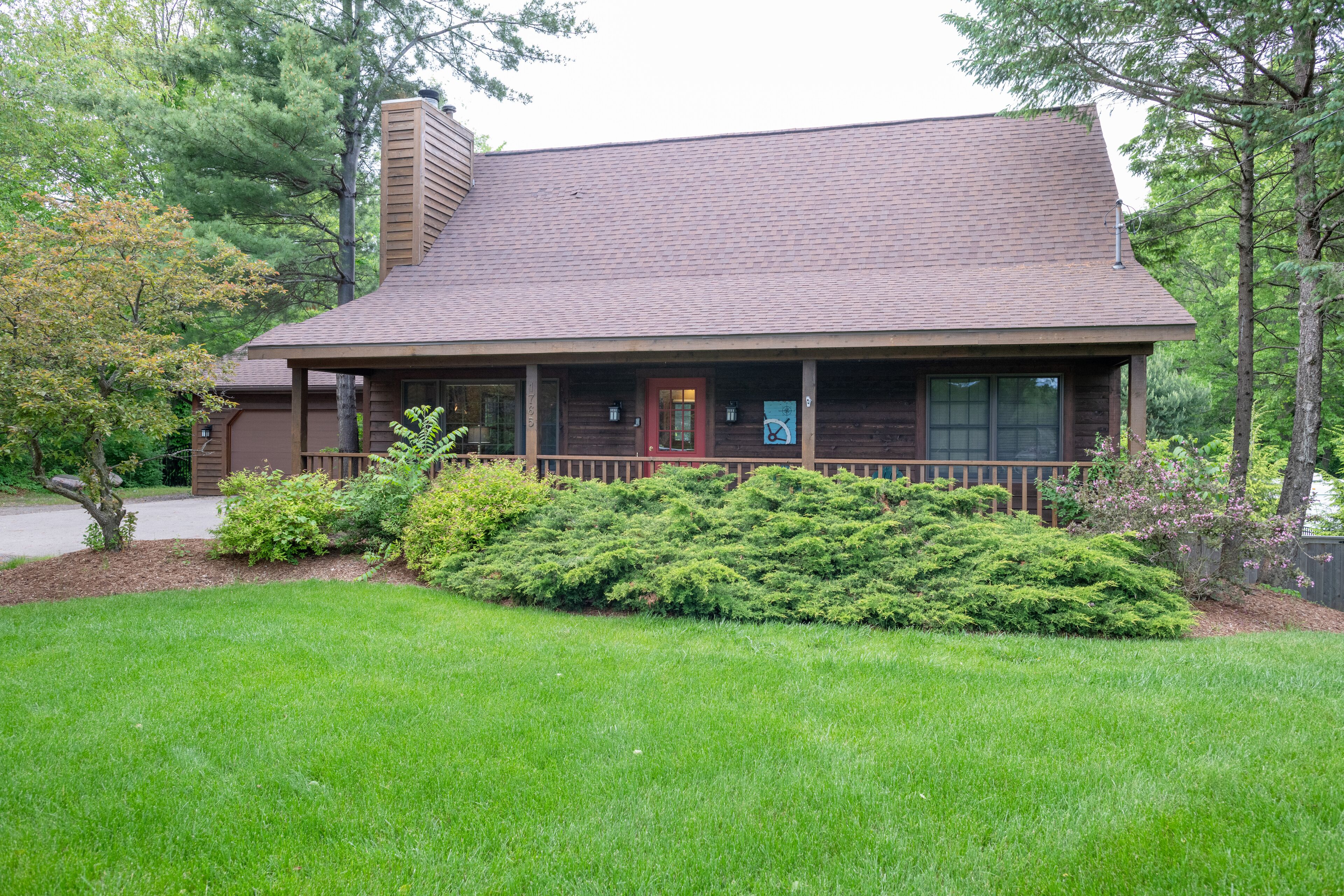Beautiful home with pool one mile from Lake Michigan beach