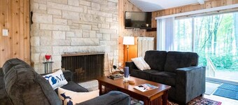 Updated Cozy Cabin near Lake Michigan