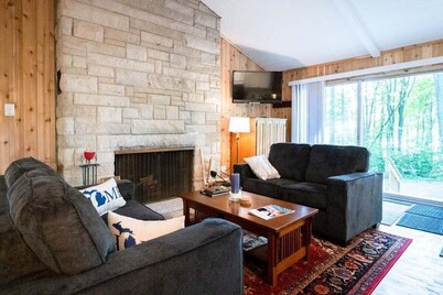 Updated Cozy Cabin near Lake Michigan