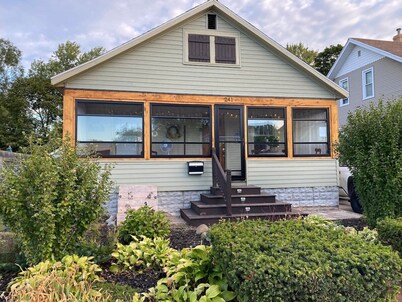 2-Bedroom Pet-Friendly Cottage | Near Downtown Holland, Walk to Dining & Parks