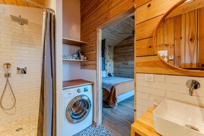 Comfort Suite, Private Bathroom, Pool View (Petite villa suite 380) | Bathroom