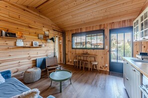 Comfort Cottage, Accessible, Ensuite (Petite Villacanau) | Lounge