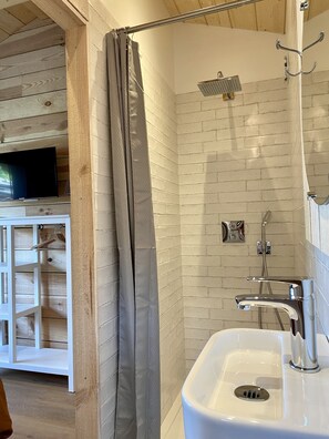 Habitación doble tradicional, baño privado, vista a la alberca (Petite Villa ch 707) | Baño