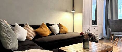 电视、书、办公室