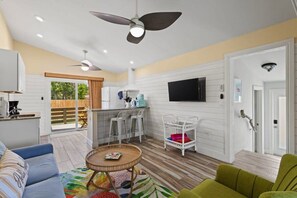 Televisión y oficina 