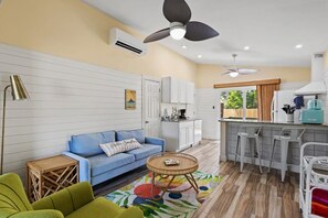 Televisión y oficina 