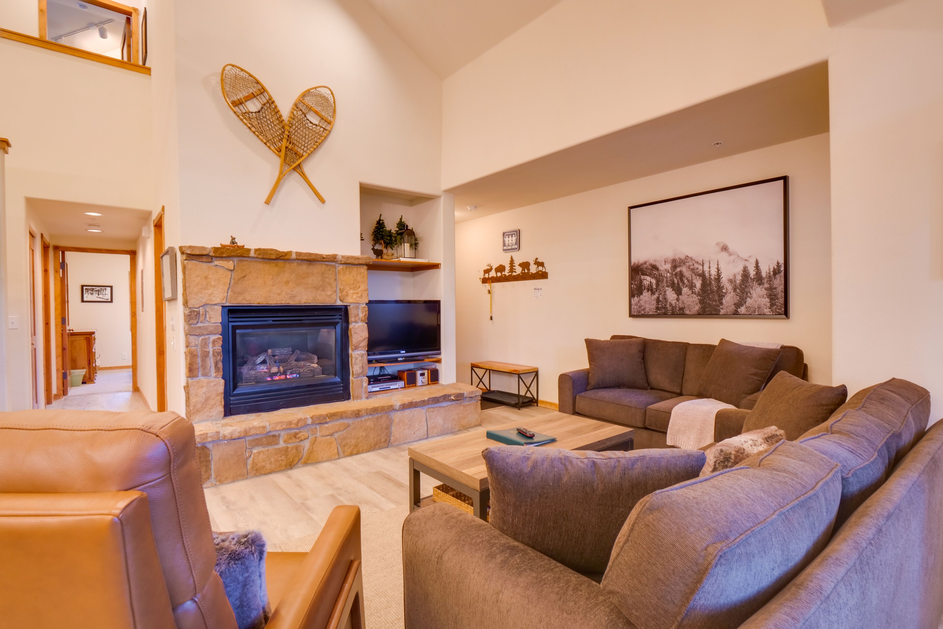 Télévision, cheminée