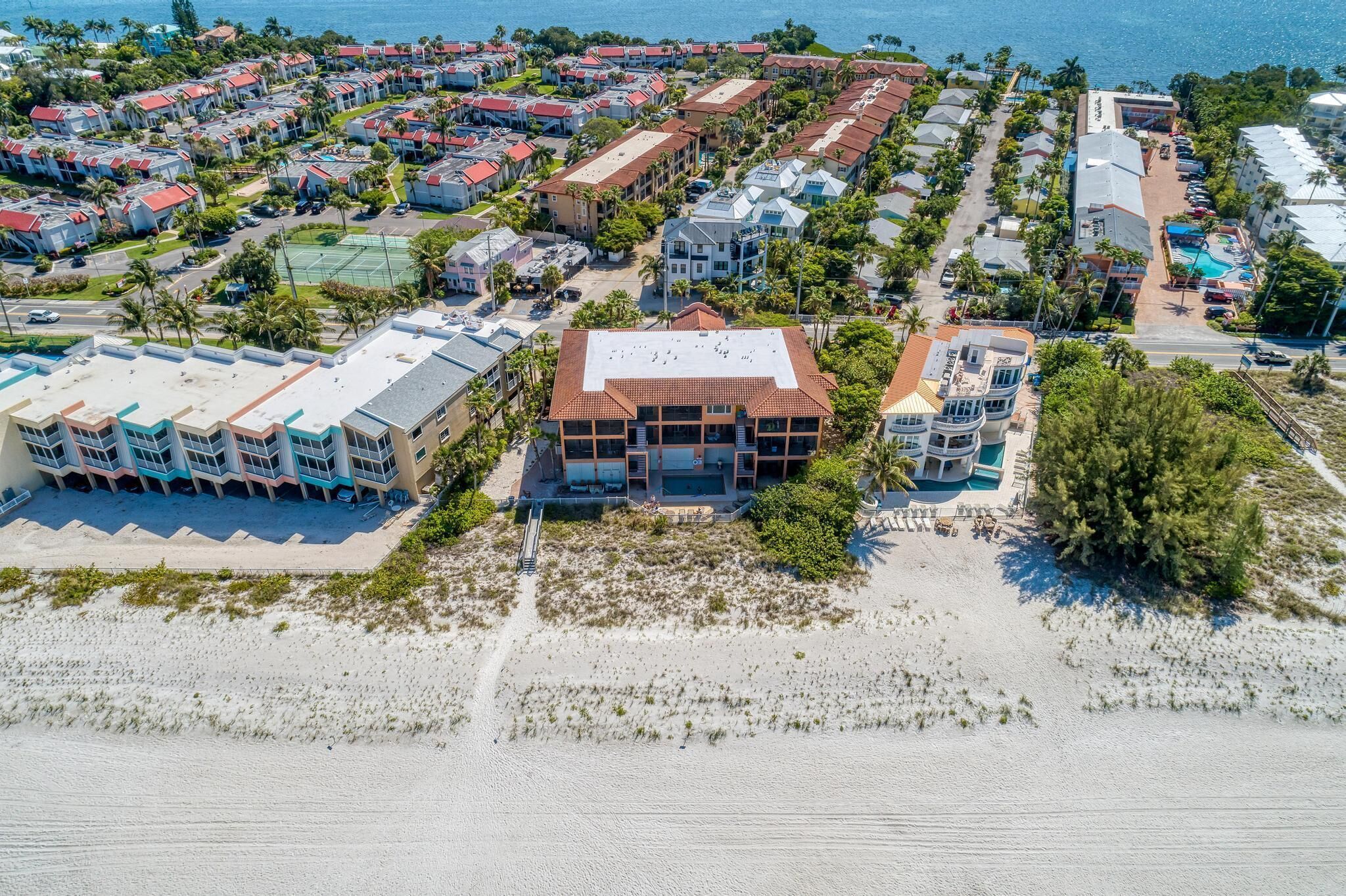 Bradenton Beach Club Bliss-3 Bedroom-2 Bathroom-2 Pools-Hot Tub-Private Beach Ac