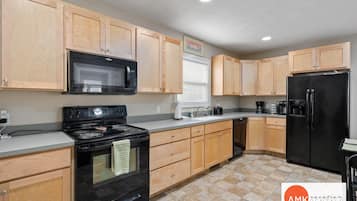 Frigorífic, microones, forn i placa de cuina