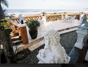 Terrace/patio - A charming ocean front resort... (San Juan)