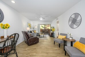 Smart TV, tenis de mesa, libros y impresora 