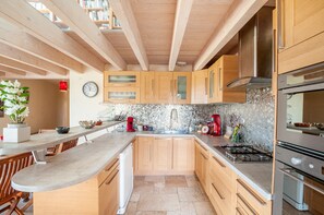 Réfrigérateur, micro-ondes, four, lave-vaisselle