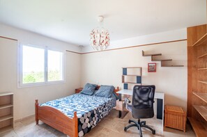 3 Schlafzimmer, Schreibtisch, Bügeleisen/Bügelbrett, kostenloses WLAN