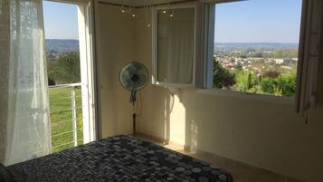 3 chambres, bureau, fer et planche à repasser, Wi-Fi gratuit