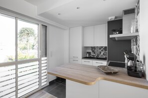 Kühlschrank, Mikrowelle, Ofen, Geschirrspüler