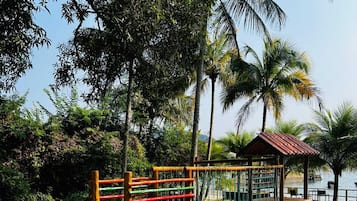 Children’s play area – outdoor