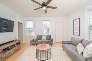 Televisión y oficina 