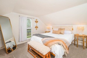 2 habitaciones, escritorio, tabla de planchar con plancha y wifi