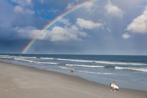 Beach - Relaxing 3br/3.5ba condo w/elevator & pool in the heart of Carolina Beach. (Carolina Beach)