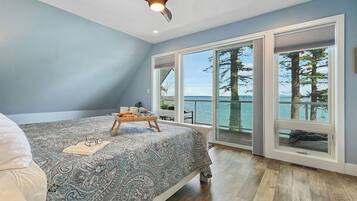 3 bedrooms, desk, travel crib, free WiFi