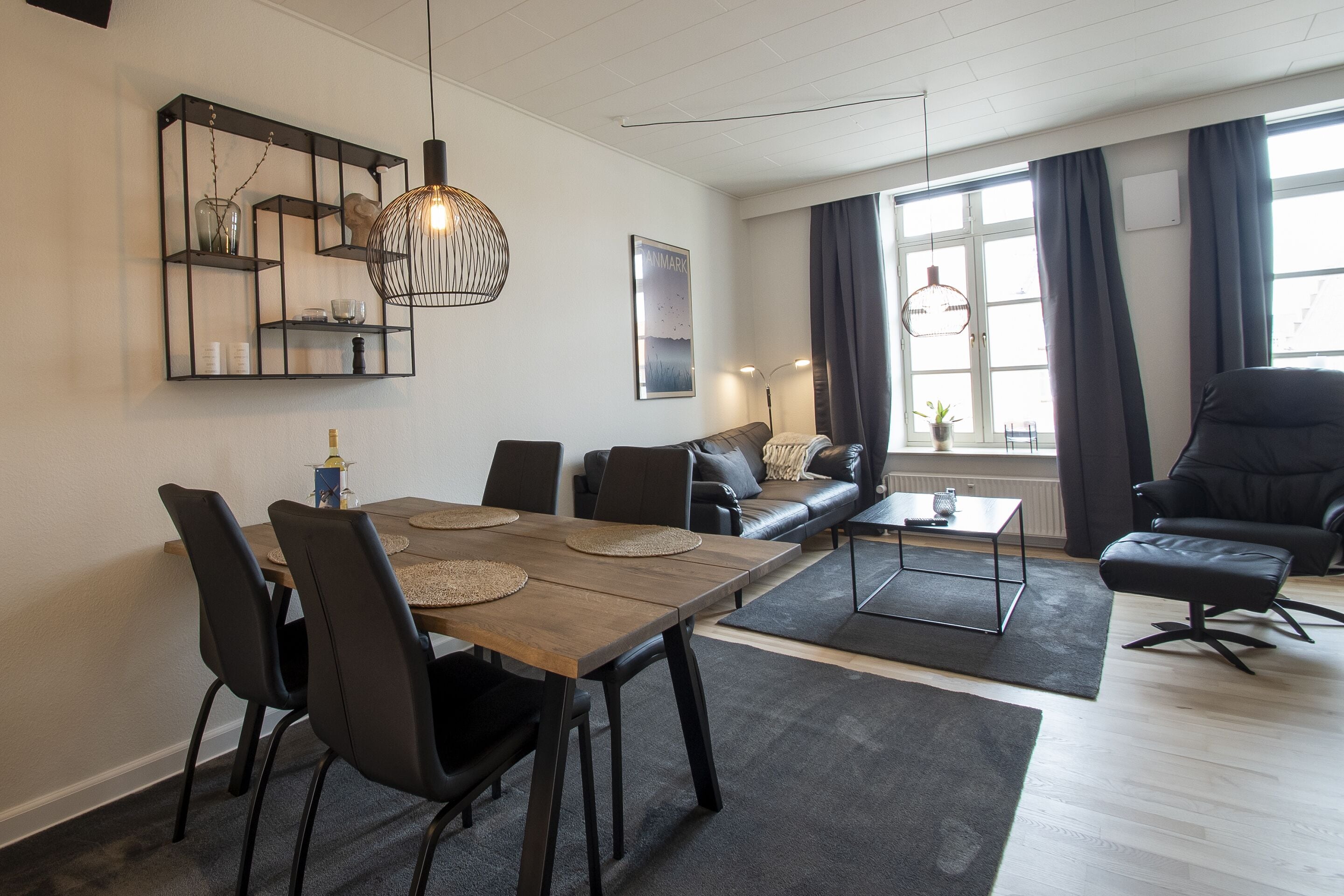 Deluxe Apartment | Dining room