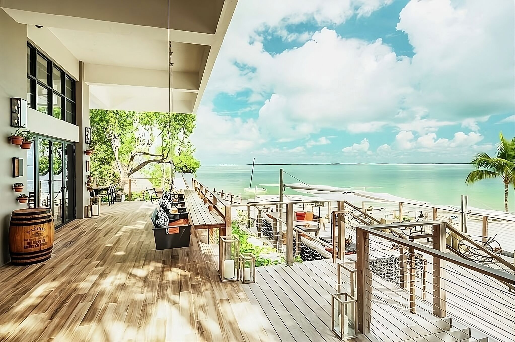 Relax & Unwind! 4 Comfortable Units, Beachside Bars, Free Parking, 2 Pools