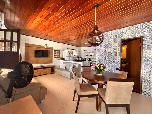 Beautiful house with 4 suites, swimming pool, complete gourmet space, 24-hour gated community