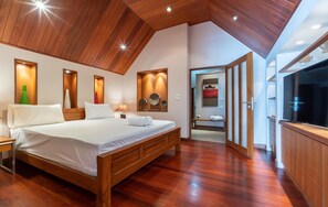 5 chambres, coffre-fort, bureau, fer et planche à repasser