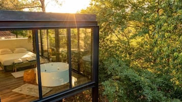 Casa de árbol Deluxe | 1 habitación, decoración personalizada, wifi gratis y ropa de cama