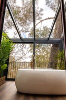 Comfort House | Private spa tub