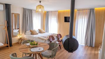 Premium Studio Suite | 1 bedroom, individually decorated, free WiFi, bed sheets