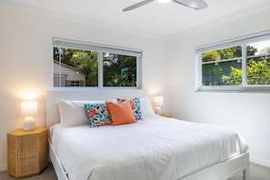 3 bedrooms, desk, soundproofing, travel crib