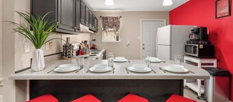 Team Ready• King Bed• 3 TVs• Kitchen• Parking• W/D