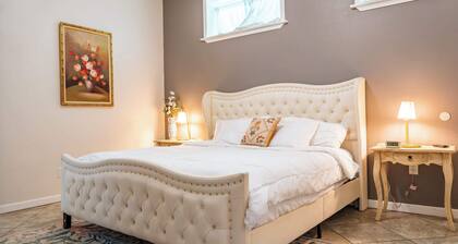 Private Vintage-Chic 1BR w/ Jacuzzi Tub Enterprise