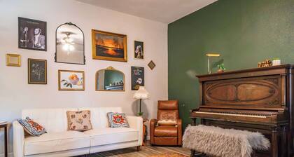 Private Vintage-Chic 1BR w/ Jacuzzi Tub Enterprise