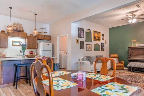 Private Vintage-Chic 1BR w/ Jacuzzi Tub Enterprise