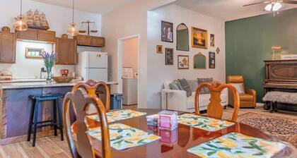 Private Vintage-Chic 1BR w/ Jacuzzi Tub Enterprise