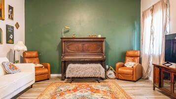 Smart TV, stereo, offices