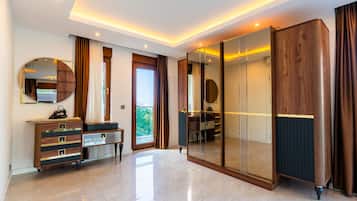 5 bedrooms, premium bedding, Select Comfort beds, individually decorated