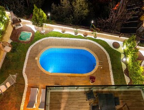6 outdoor pools, open 8:00 AM to 11:00 PM, pool umbrellas, sun loungers - Alanya Luxury Villas (Alanya)