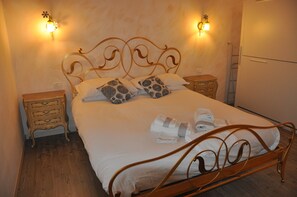 2 Schlafzimmer, Schreibtisch, Bügeleisen/Bügelbrett, kostenloses WLAN