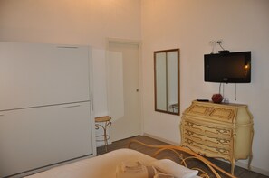 2 Schlafzimmer, Schreibtisch, Bügeleisen/Bügelbrett, kostenloses WLAN