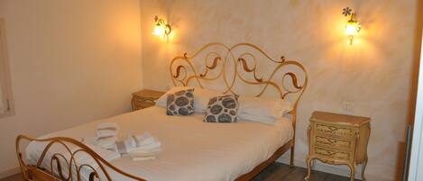 1 Schlafzimmer, Schreibtisch, Bügeleisen/Bügelbrett, kostenloses WLAN