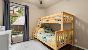 3 bedrooms, travel crib, WiFi, bed sheets